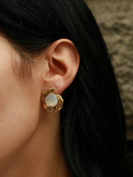 Midnight Jewelry: Pieces That Only Come Alive After Dark