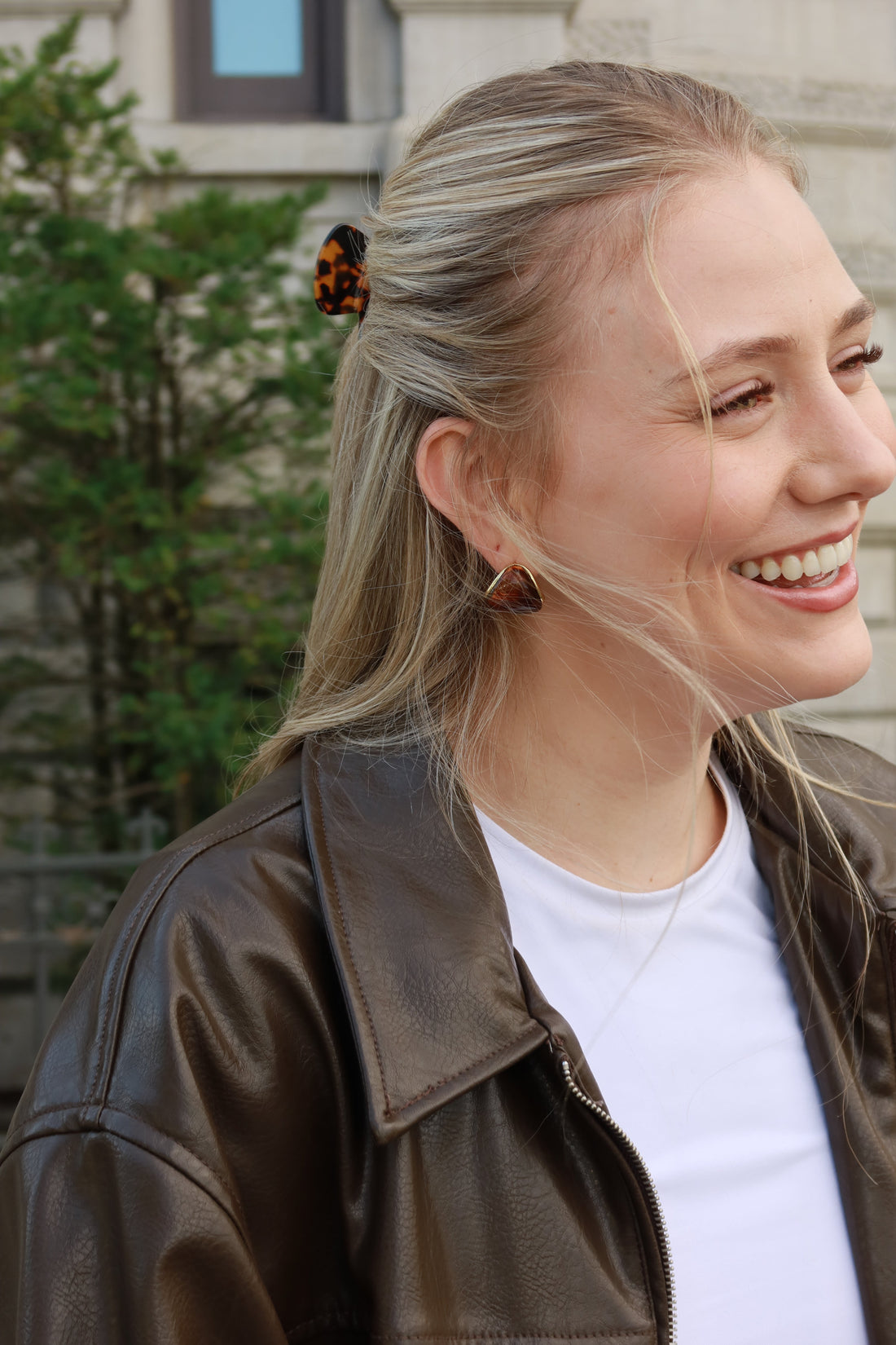 The Science of Compliments: Jewelry That Makes Strangers Smile